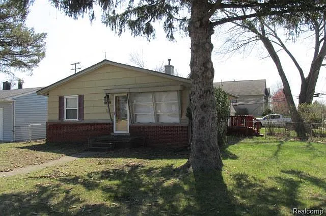 3 bed, 1.0 bath, 972 sqft, $1,650 — Photo 1