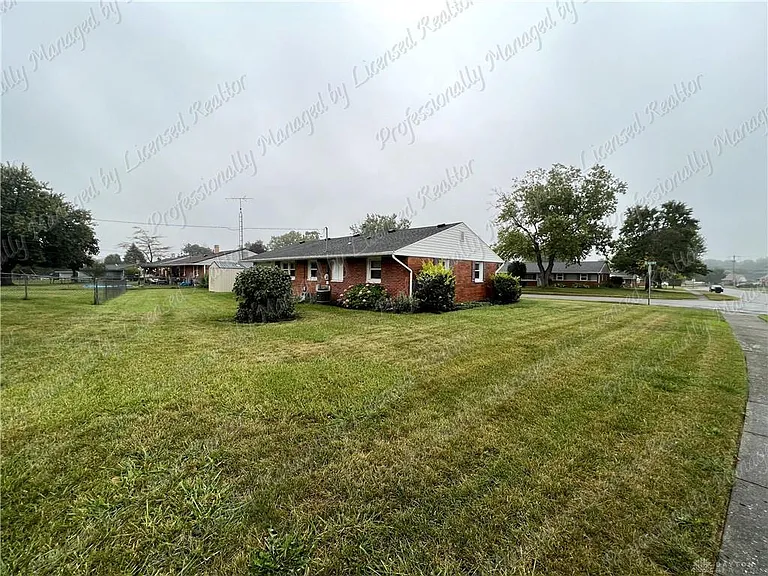 635 Cyril Ct — Photo 27