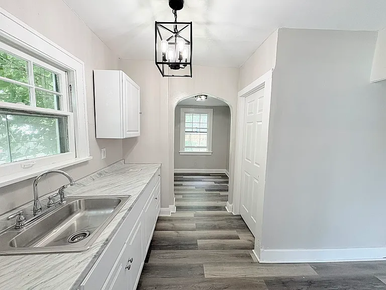 804 Alvison Rd — Photo 9