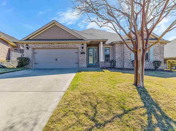 240 Gracie Ln, Niceville, FL 32578