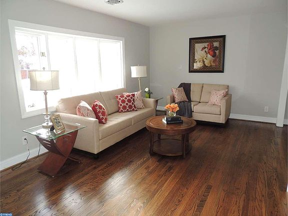 3rd image of 2466 Hammond Pl