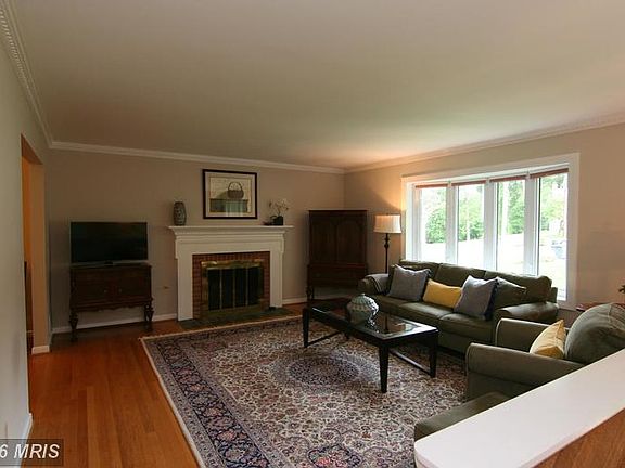 2nd image of 3808 Chantal Ln