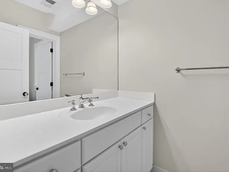 5718 Huntington Pkwy — Photo 58