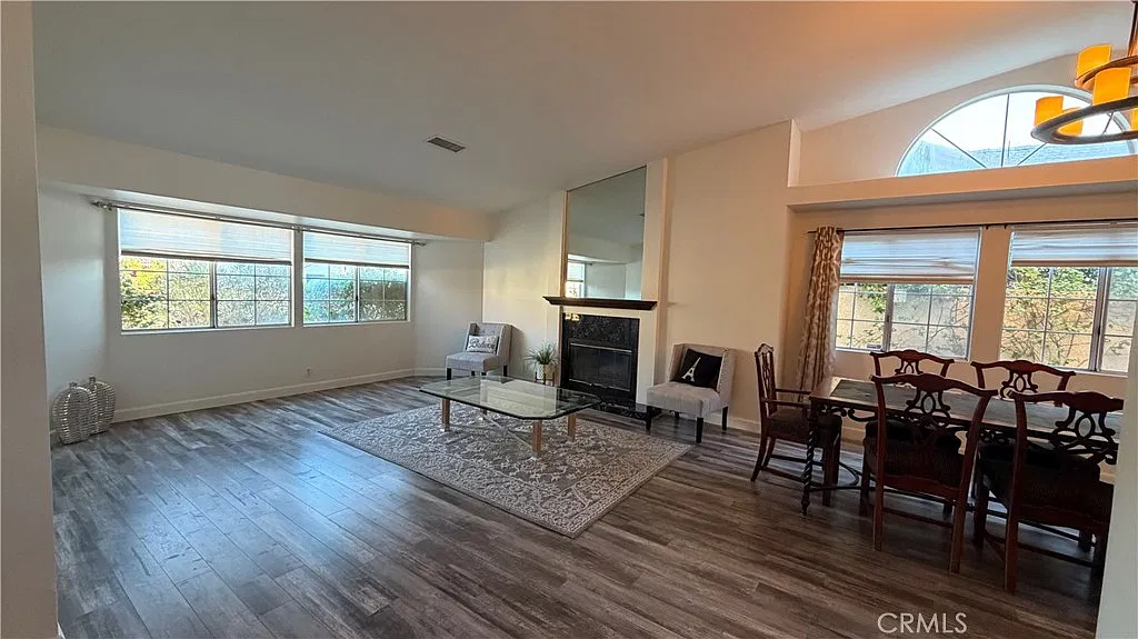 3 bed, 2.5 bath, 2230 sqft, $3,900 — Photo 4