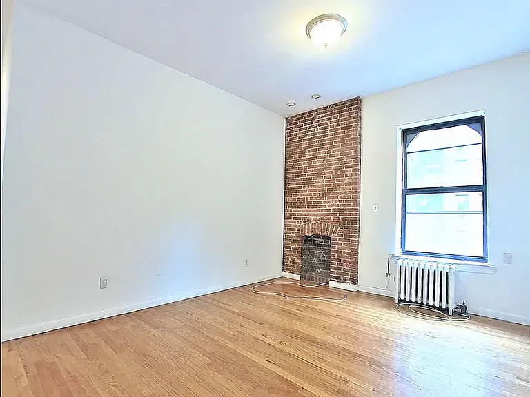 1402 Lexington Ave #7 — Photo 2
