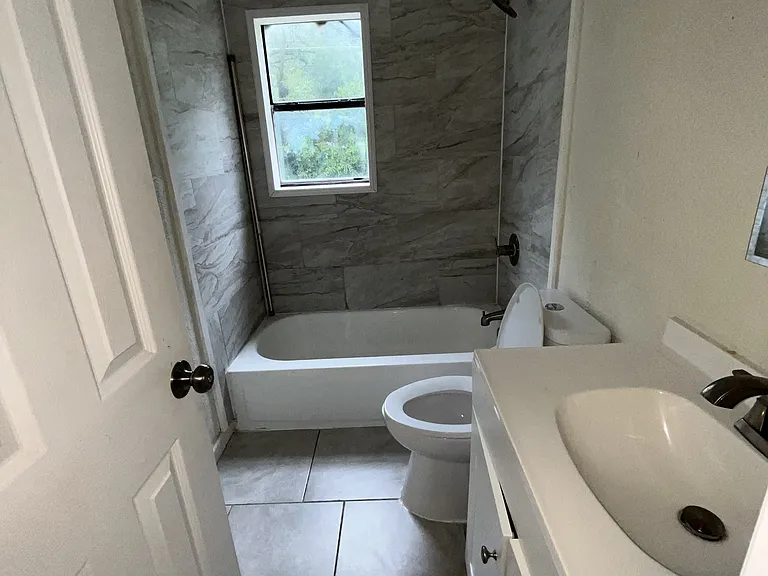1708 Duncan Ave — Photo 6