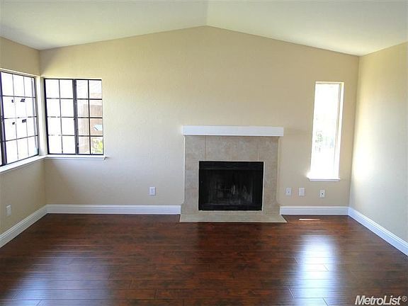 2nd image of 23 Bushwood Ct