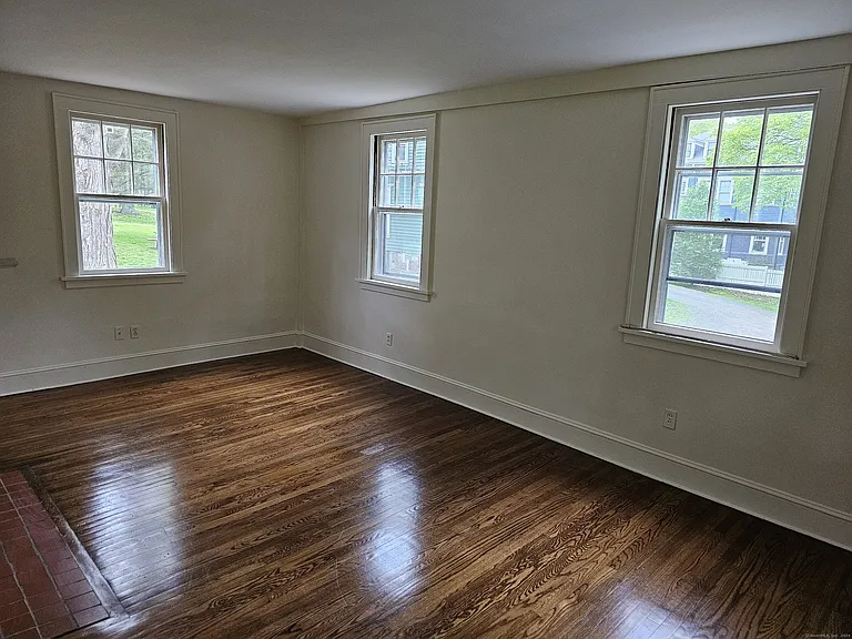 17 Pleasant St — Photo 3