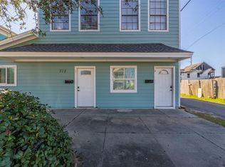 715 35th St, Galveston, TX 77550