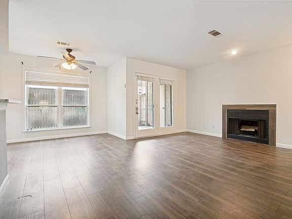 3rd image of 1109 Calico Ln APT 1811