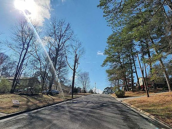 5th image of 5 Berkshire Dr NE