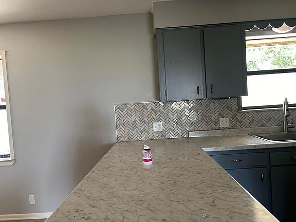 5th image of 102 Sierra Ln