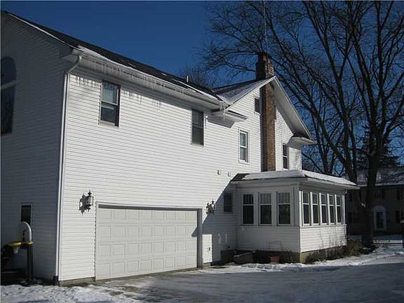 3rd image of 821 E Sunset Ln