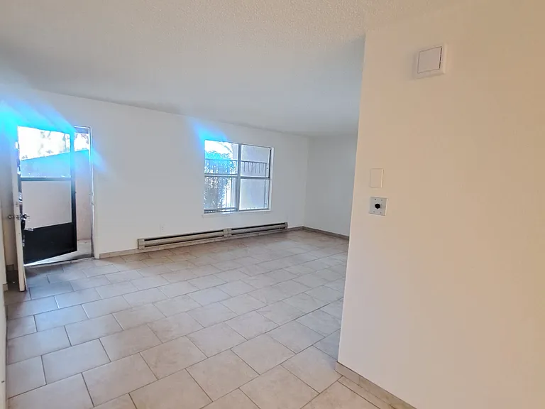 1345 Branson Ave #1D — Photo 3
