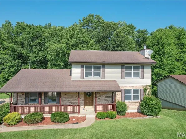 25 Whispering Oaks Dr, Washington, MO 63090