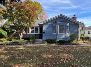 91 8th Ave, Kings Park, NY 11754