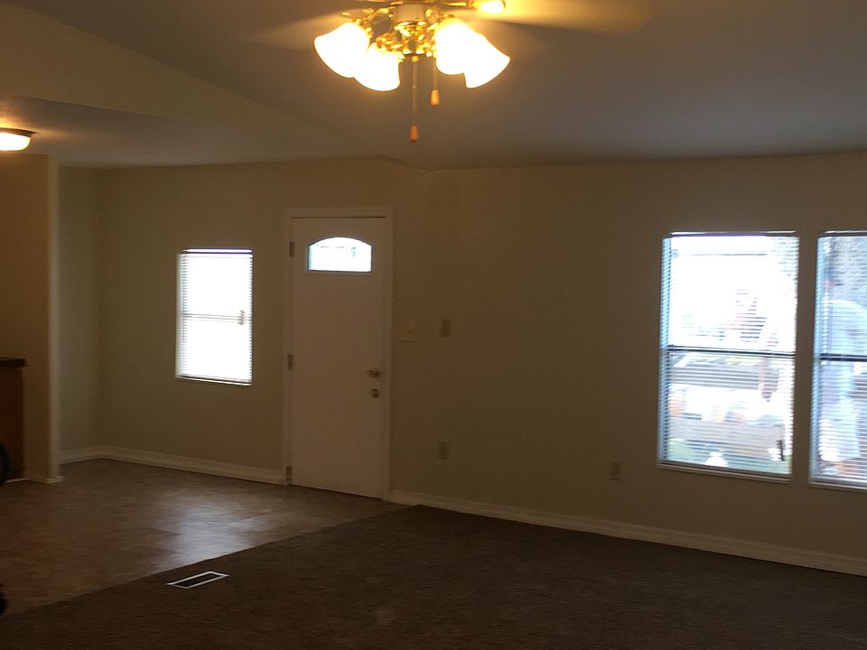 1st image of 4643 Dunkeld Ave