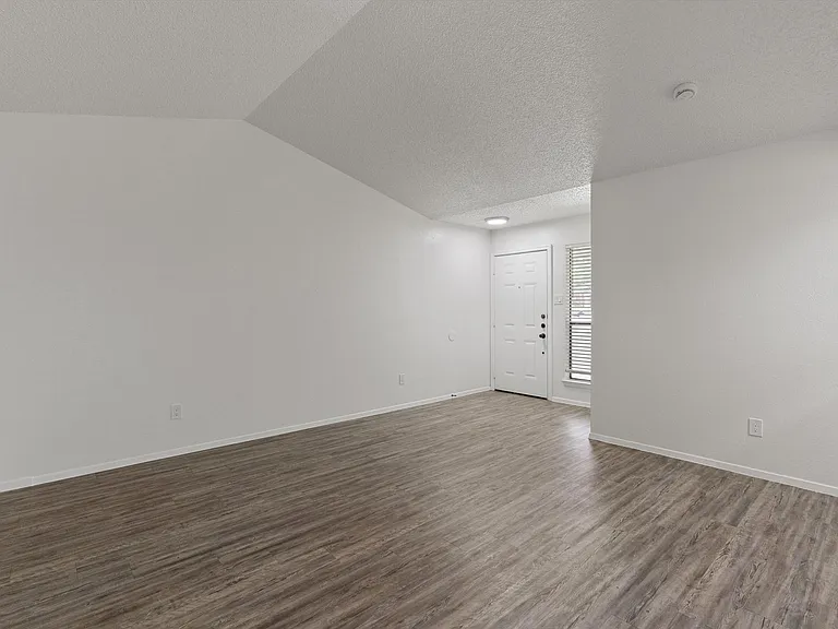 11411 Walnut Ridge Dr — Photo 4