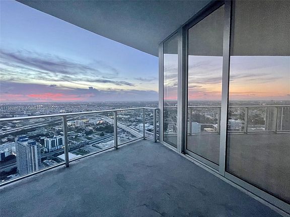 2nd image of 851 NE 1st Ave #5004