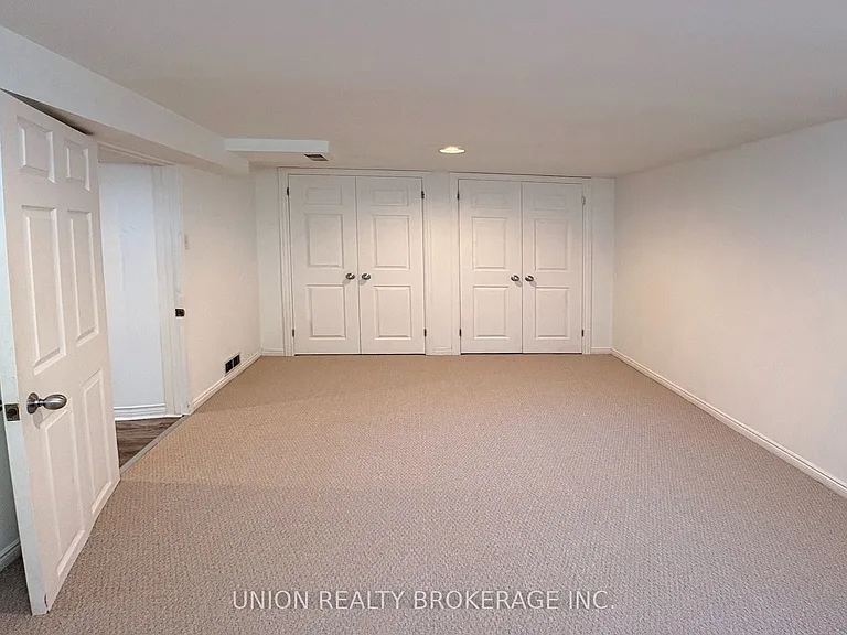 15 Blantyre Ave #LOWER — Photo 14