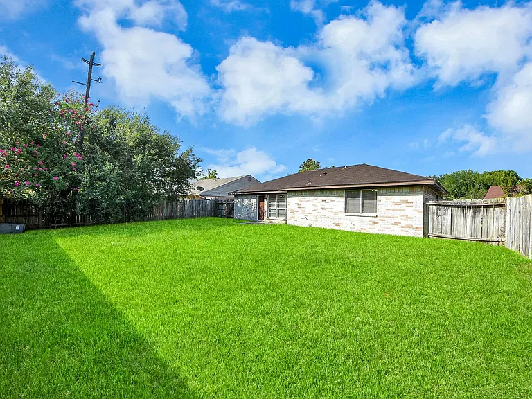 1911 Hammerwood Dr — Photo 39