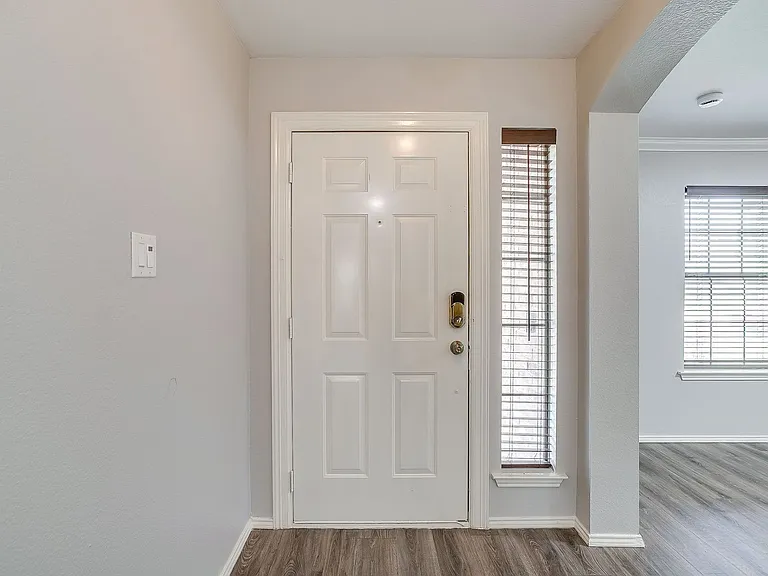 2875 Grandview Dr — Photo 3