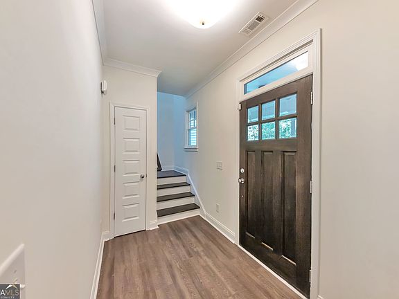 3rd image of 1376 Park Trce SE