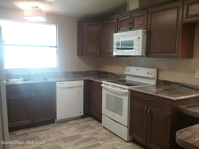 1609 Ridge Dr — Photo 13