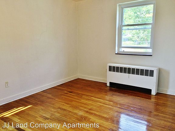 5th image of 824 Perry Hwy #8305355