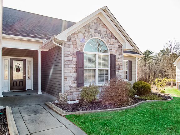 4th image of 206 Berkshire Ct