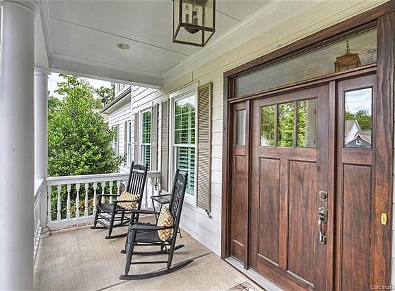 3rd image of 1053 Wessington Manor Ln