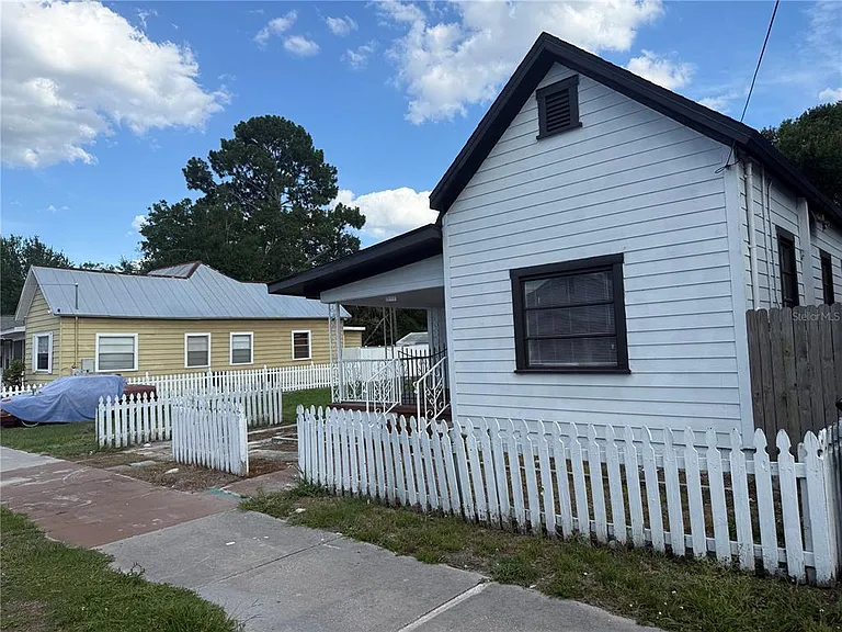 2116 W Pine St — Photo 3