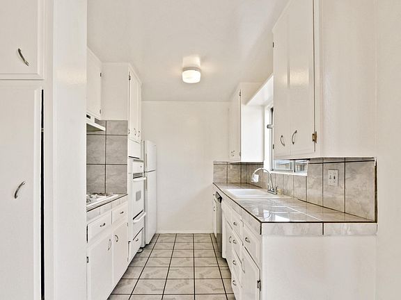 4th image of 1129 S Oakhurst Dr APT 204