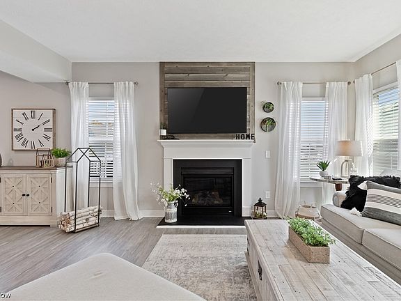 5th image of 2055 S Woodland Dr