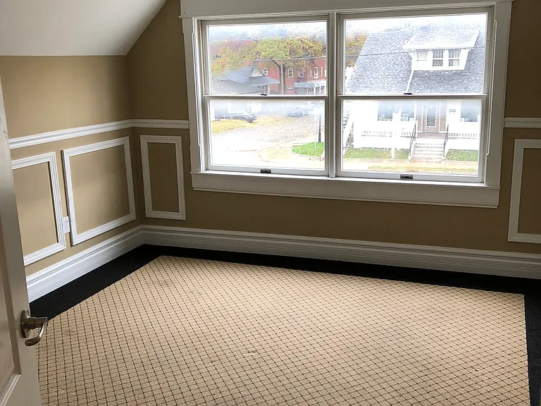 907 Vandalia St — Photo 12