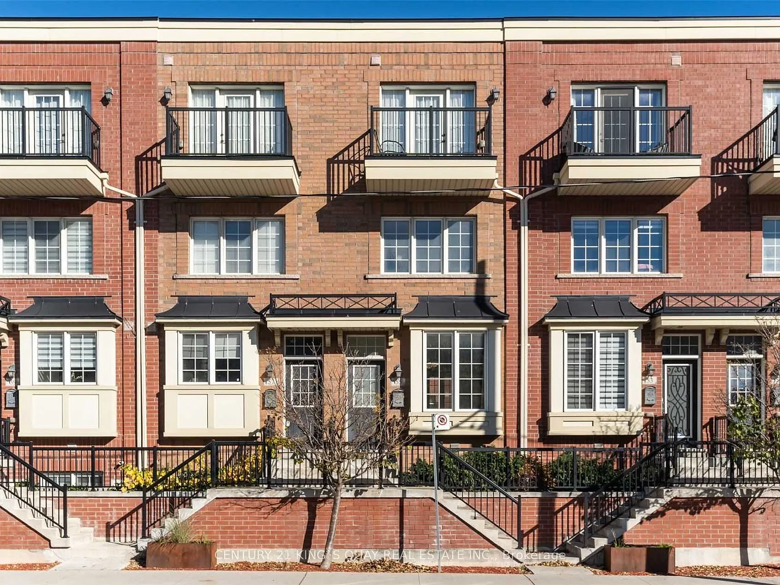 4 bed, $4,200 — Photo 1