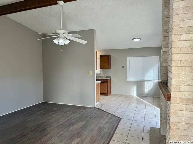 2 bed, 1.0 bath, 884 sqft, $1,300 — Photo 2