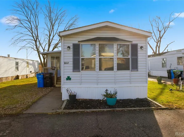 1037 Helen Ct, Madison Heights, MI 48071
