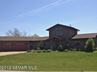 827 Riverbluff Rd SE, Mazeppa, MN 55956