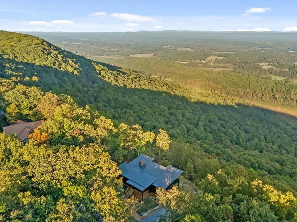 895 Hidden Brow Rd, Menlo, GA 30731