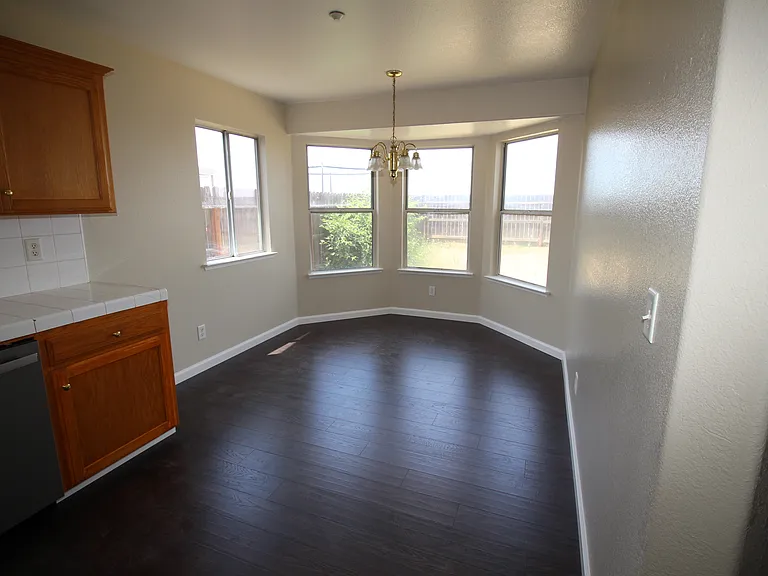 5325 N Rosalia Ave — Photo 9