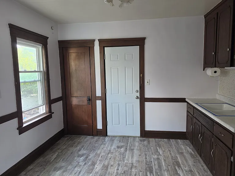 1602 Hopkins Ave — Photo 5