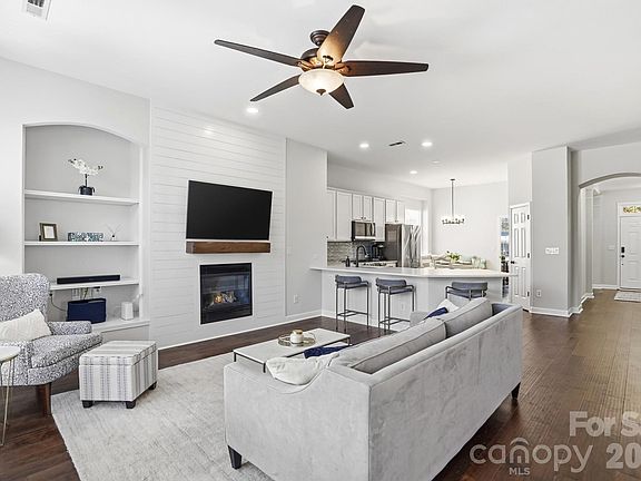 4th image of 17029 Carlton Way Rd