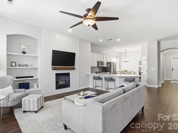 17029 Carlton Way Rd, Huntersville, NC 28078