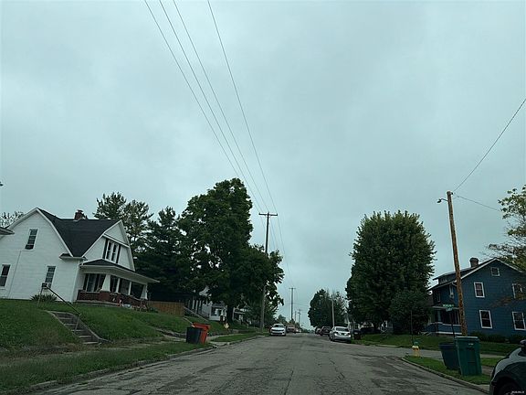 4th image of 216 N Clairmont Ave