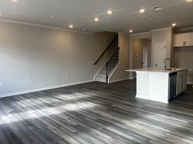 5871 Woodlawn Dr — Photo 8