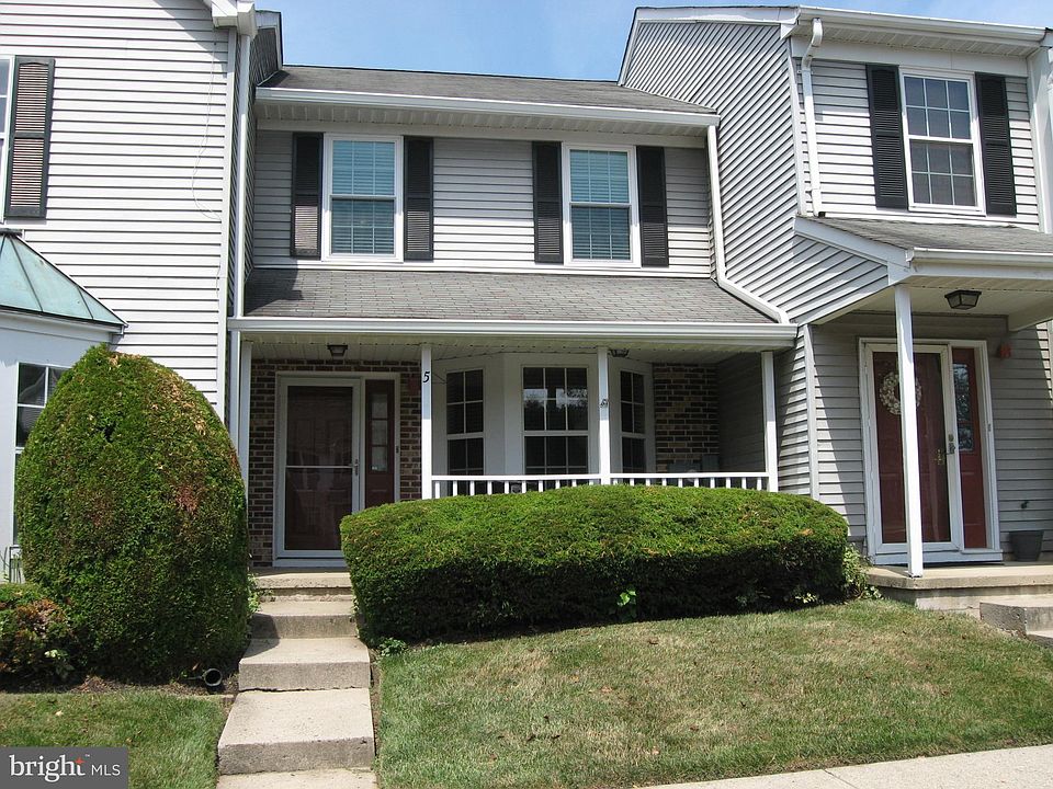 1st image of 5 Fair Oaks Ct