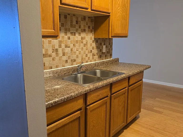 2525 Harriet — Photo 2