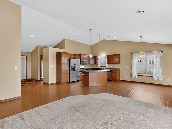 3rd image of 2528 Hawk Ridge Ct SE