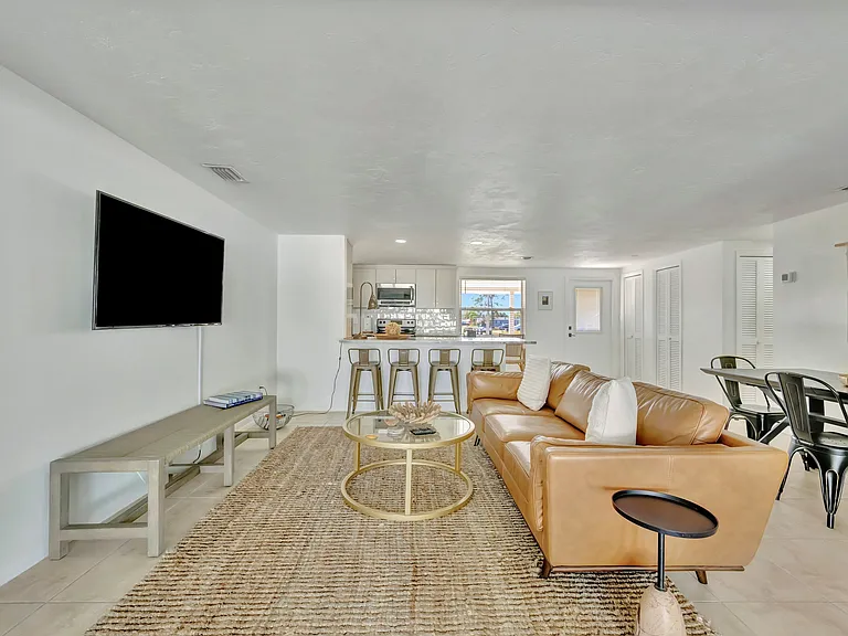 6426 Colonial Dr — Photo 12